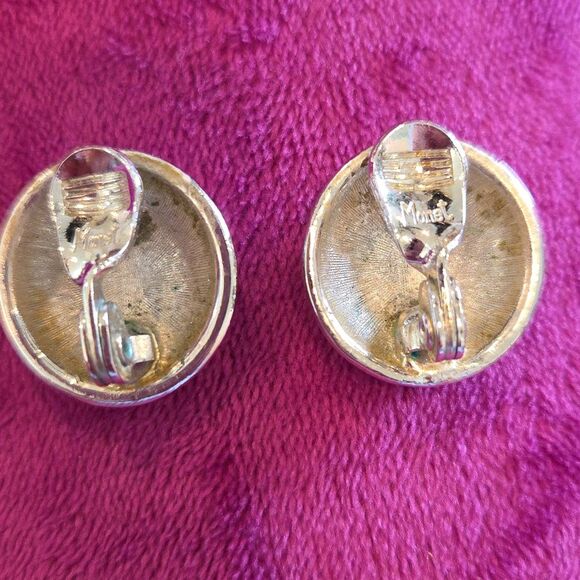 Vintage Monet Brushed Silver Round Clip on Earrings, Signed - Picture 2 of 3